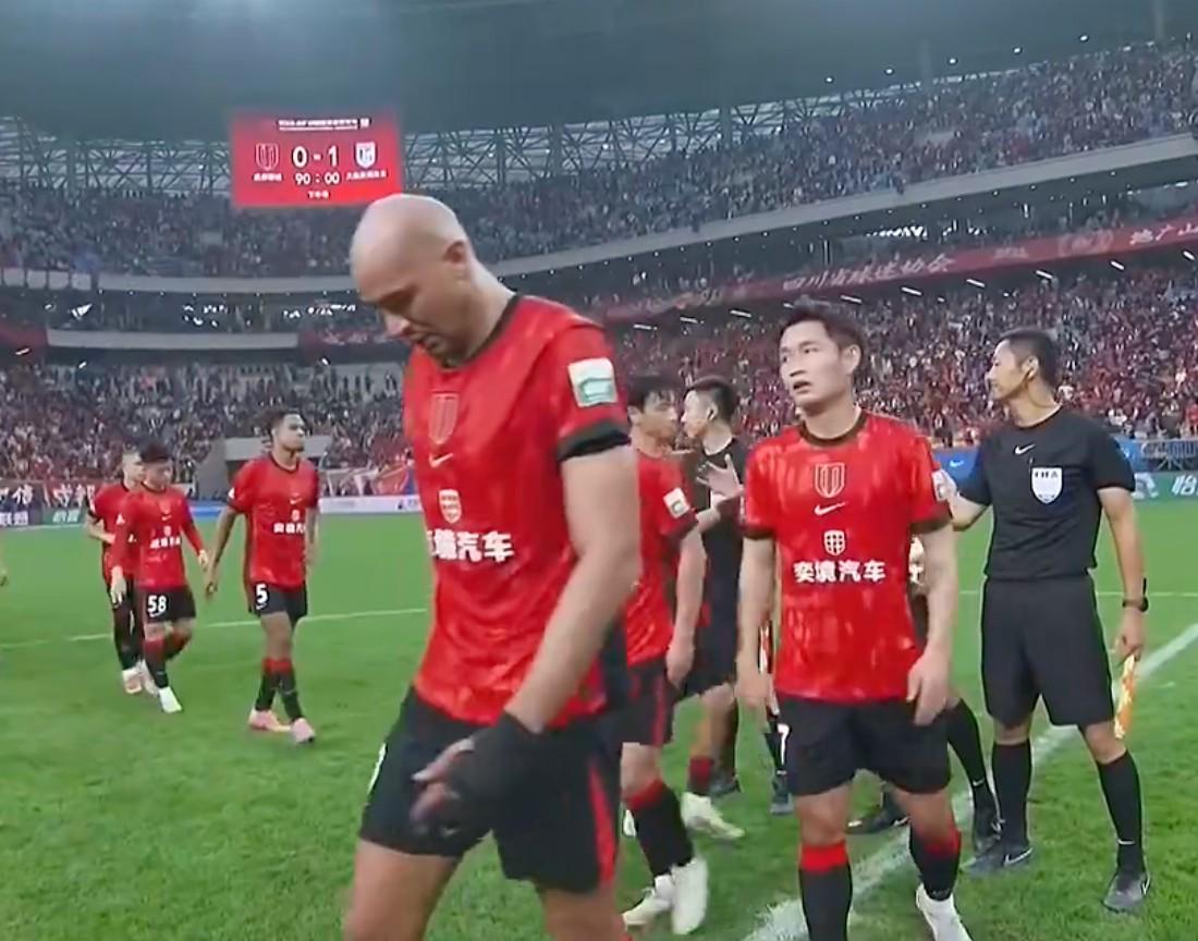 沪媒：成都蓉城最大的隐患不是失利，而是连丢赛点的心理阴影