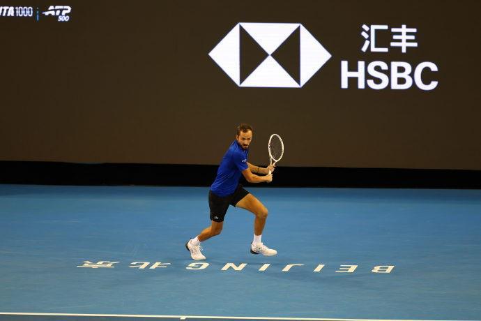 梅德韦杰夫2-0塞伦多罗晋级中网男单半决赛，等待紫薇德约胜者
